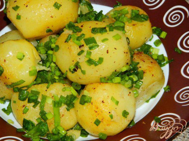фото рецепта: Румяный картофель с зеленью на гарнир