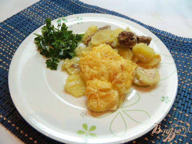 фото рецепта: Картофель с мясом и сыром в духовке