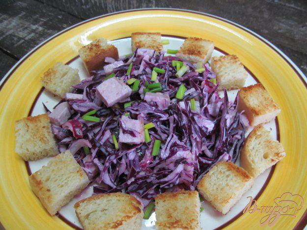 фото рецепта: Капустный салат с бужениной и сухариками