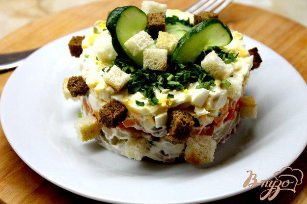 фото рецепта: Мясной слоеный салат с ветчиной и яйцом