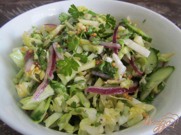 фото рецепта: Зеленый салат под соусом из шампанского