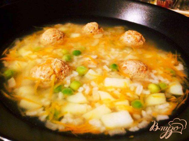 фото рецепта: Суп с фрикадельками  и рисом для деток
