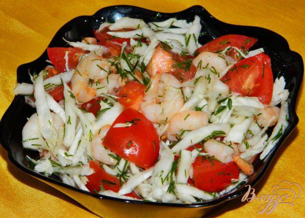 фото рецепта: Салат с креветками, помидорами и пекинской капустой