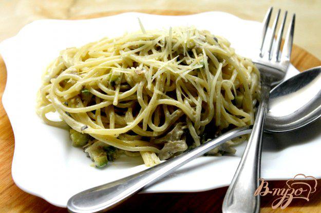 фото рецепта: Спагетти с грибами и кабачками