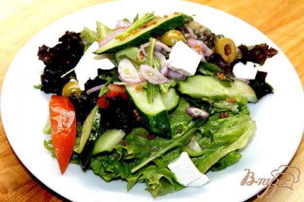 фото рецепта: Греческий салат с луком - шалот