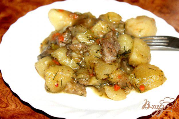 фото рецепта: Тушенный картофель с грибами, перцем и куриным мясом