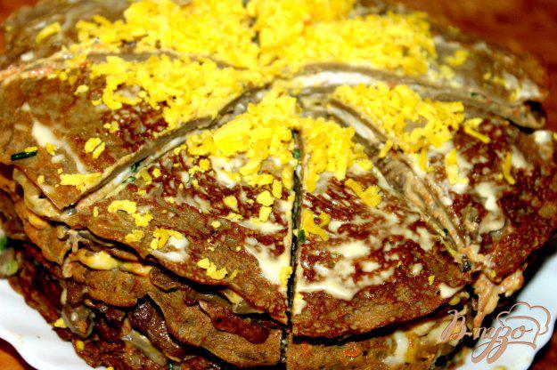 фото рецепта: Печеночный торт с луком и грибами