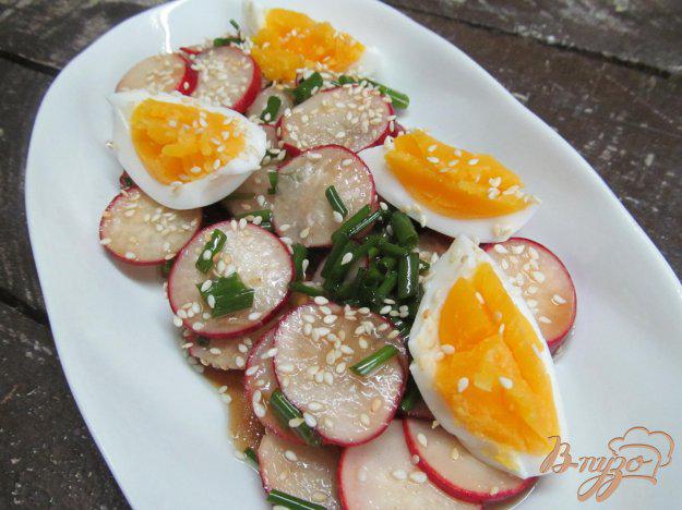 фото рецепта: Салат из маринованной редиски