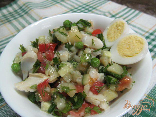 фото рецепта: Салат с вареным хеком и овощами