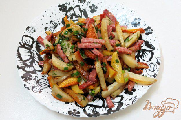 фото рецепта: Картофель жареный на сале с колбасой и зелёным луком