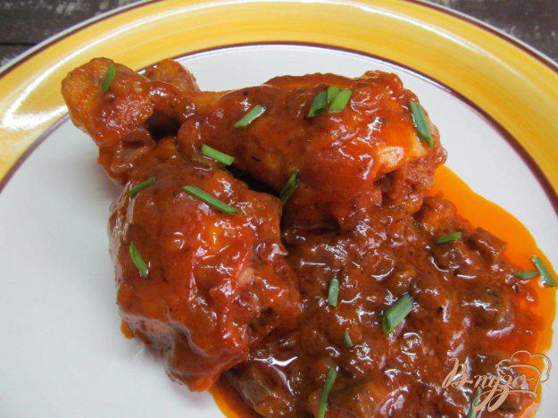 фото рецепта: Куриные ножки в томатной соусе с грибами