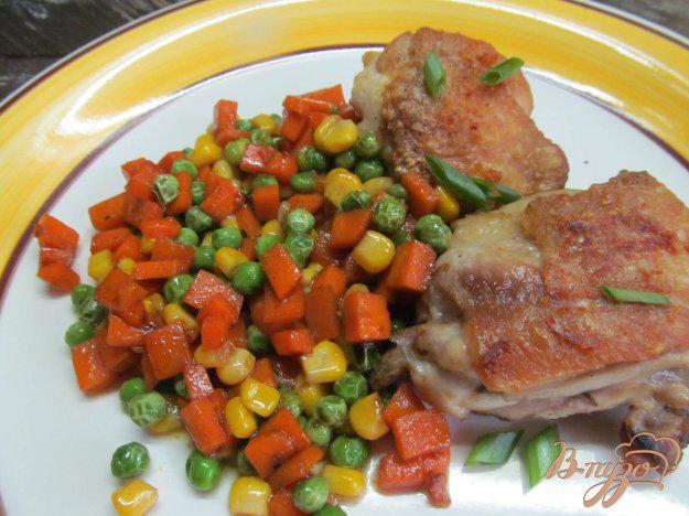 фото рецепта: Куриные бедра с овощами