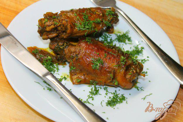 фото рецепта: Пряные куриные бедра тушеные в соевом соусе