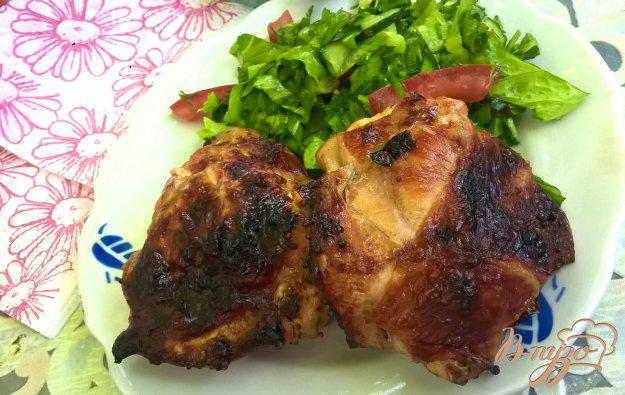 фото рецепта: Куриные бедра с луком и горчицей на мангале