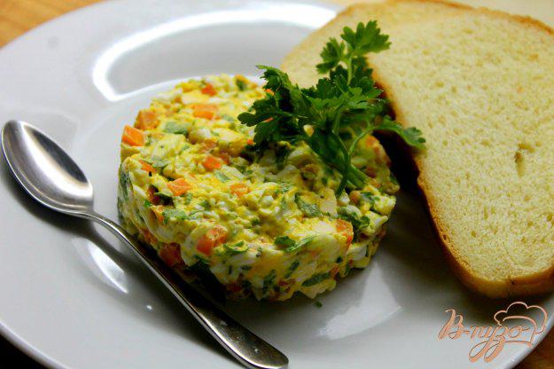 фото рецепта: Закуска на гренки из яиц и моркови с зеленью