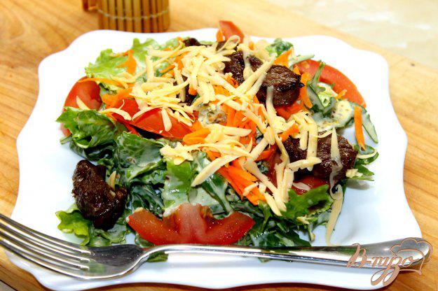 фото рецепта: Салат с уткой, сыром и морковью