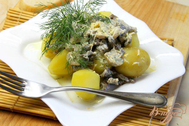 фото рецепта: Молодой картофель с грибами и курицей