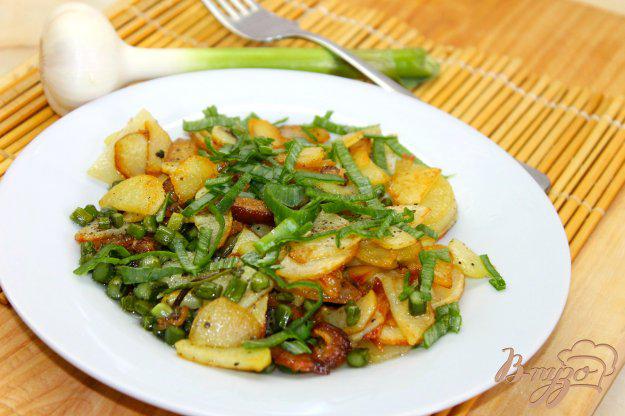 фото рецепта: Картофель по - деревенски с копченым салом и чесночными стрелами