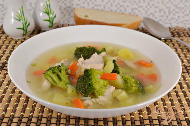 фото рецепта: Куриный суп с рисом и брокколи
