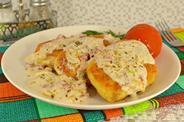 фото рецепта: Котлеты из картофеля и свинины со сметанным соусом