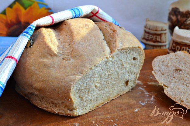 фото рецепта: Пшенично-ржаной хлеб с изюмом