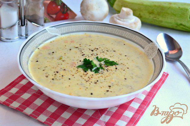 фото рецепта: Суп-пюре с кабачками, шампиньонами и плавленым сыром