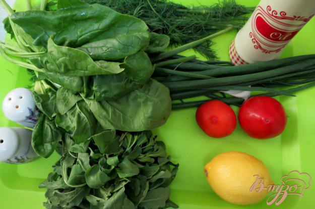фото рецепта: Салат с рукколой, шпинатом и помидорами
