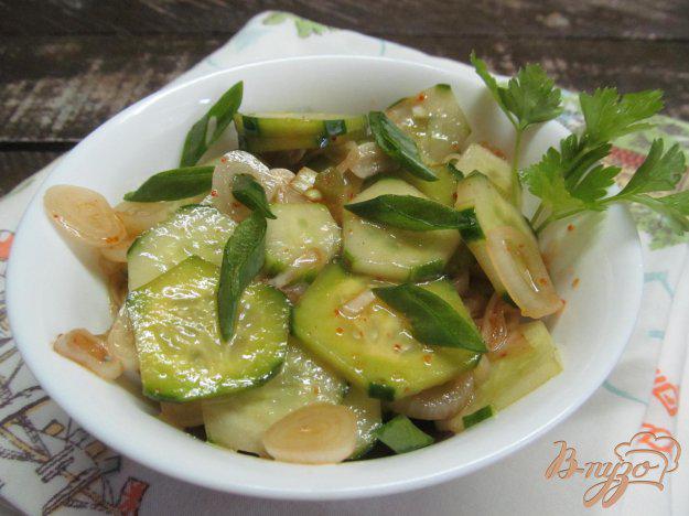 фото рецепта: Огуречный салат с копченой паприкой и соусом терияки