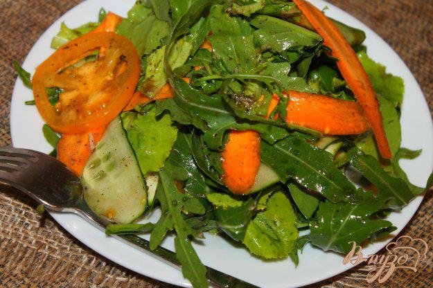 фото рецепта: Вегетарианский салат со свежим цукини