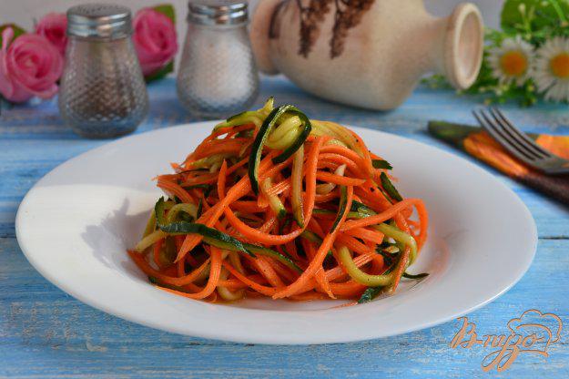 фото рецепта: Салат из свежего огурца и моркови