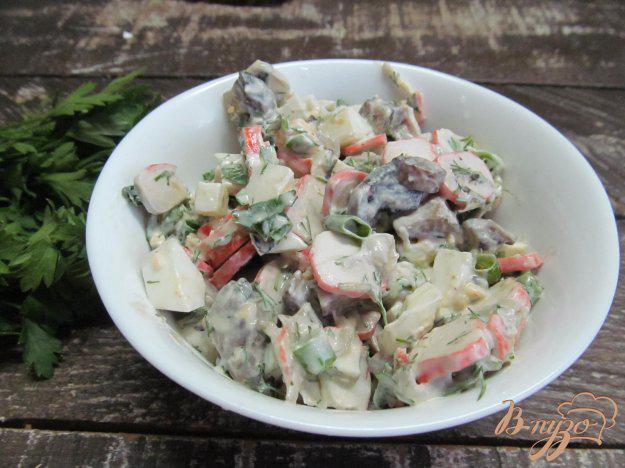 фото рецепта: Грибной салат с крабовыми палочками