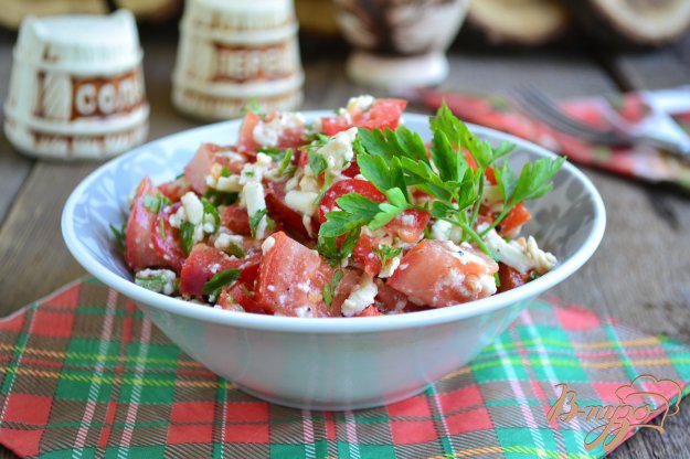 фото рецепта: Салат из помидоров с брынзой