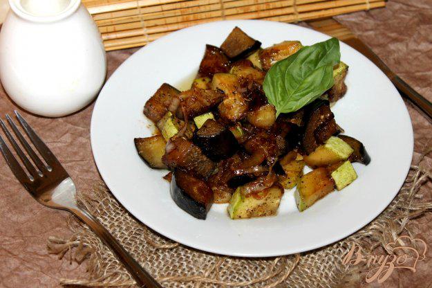 фото рецепта: Гарнир из жареных баклажанов и кабачка в соевом соусе « Терияки »