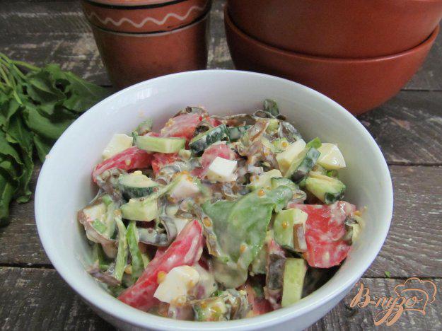 фото рецепта: Салат с морской капустой яйцом шпинатом и овощами