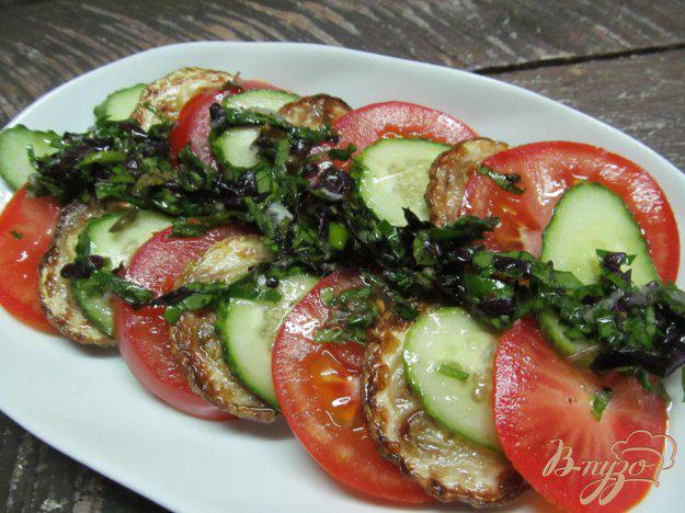 фото рецепта: Салат из помидора и жареного кабачка