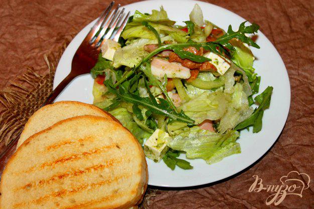 фото рецепта: Салат с беконом, сыром и помидорами