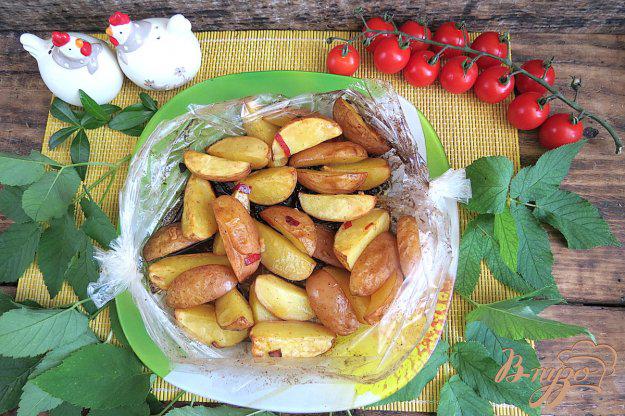 фото рецепта: Картофель по деревенски, в рукаве в духовке