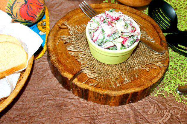 фото рецепта: Салат с ботвой свеклы и редисом