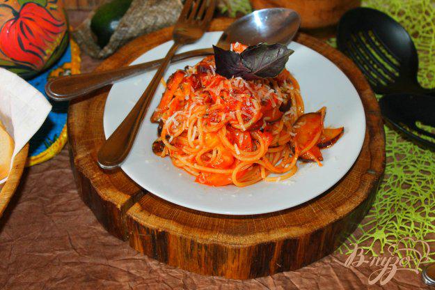 фото рецепта: Спагетти с баклажанами и помидорами в томатном соусе