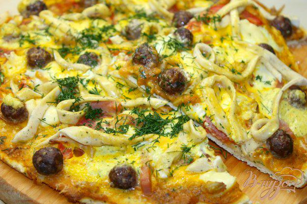 фото рецепта: Домашняя пицца с мясными шариками и яйцом