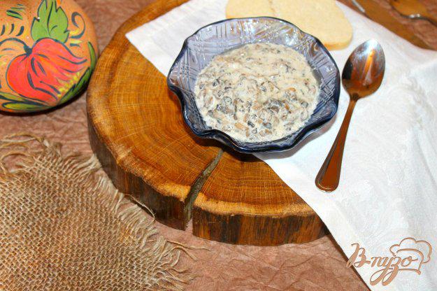 фото рецепта: Сливочно - грибной соус с пармезаном