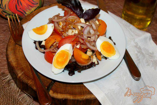 фото рецепта: Быстрый салат из помидоров с брынзой и яйцом