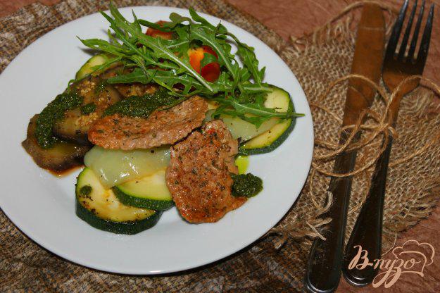 фото рецепта: Салат с телятиной и запеченными летними овощами