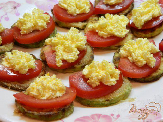 фото рецепта: Закуска из кабачков, помидоров с плавленным сыром