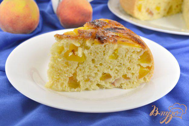 фото рецепта: Пирог с персиками в мультиварке