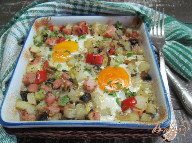 фото рецепта: Запеченные овощи с ветчиной и яйцом