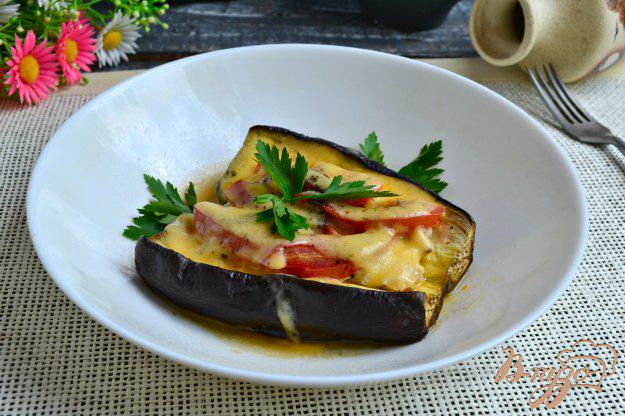 фото рецепта: Баклажан с фаршем, помидорами и сыром в микроволновке