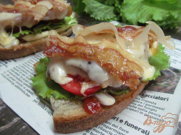 фото рецепта: Горячие бутерброды с тушеным мясом