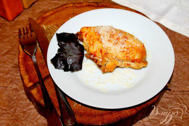 фото рецепта: Куриная грудка фаршированная твердым сыром и помидорами