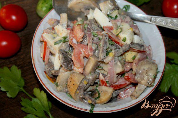 фото рецепта: Деревенский салат с отварным свиным легким, грибами и яйцом